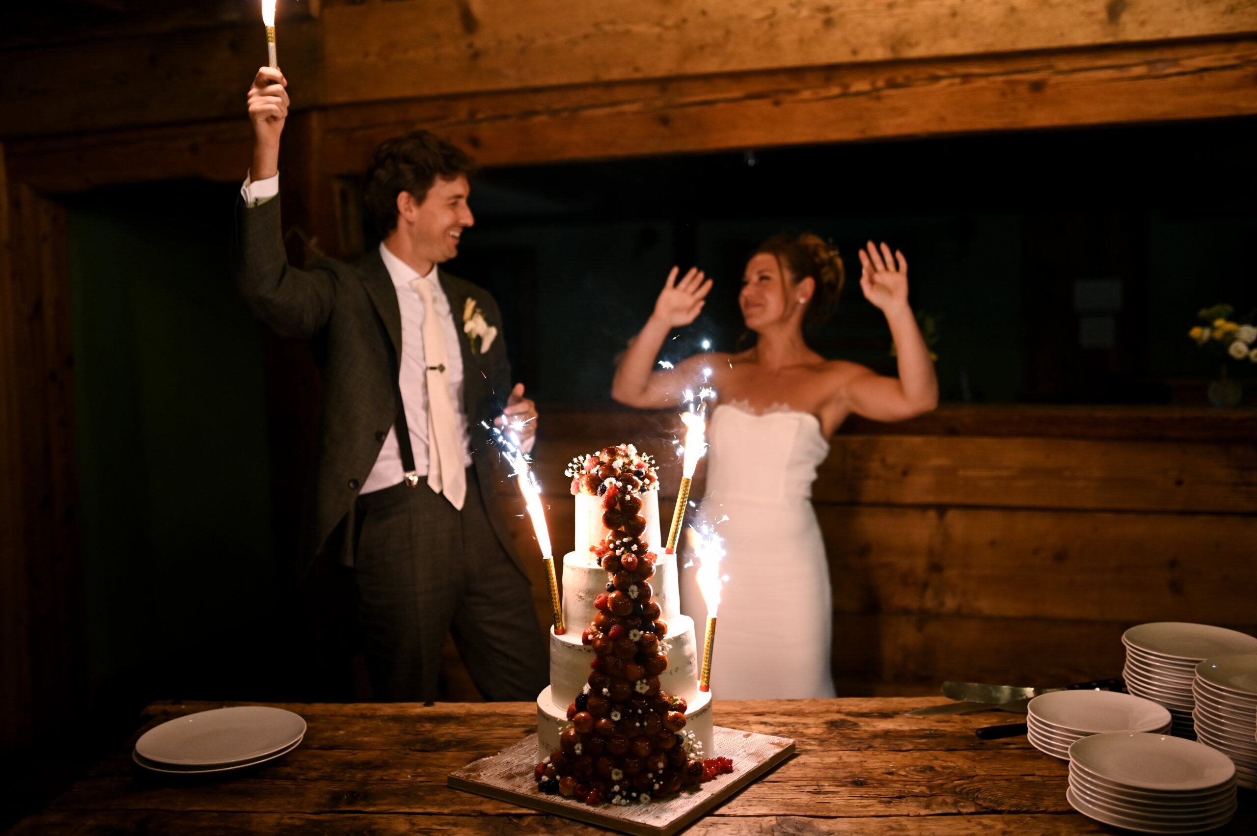 Discussions à l'église entre 2 enfants